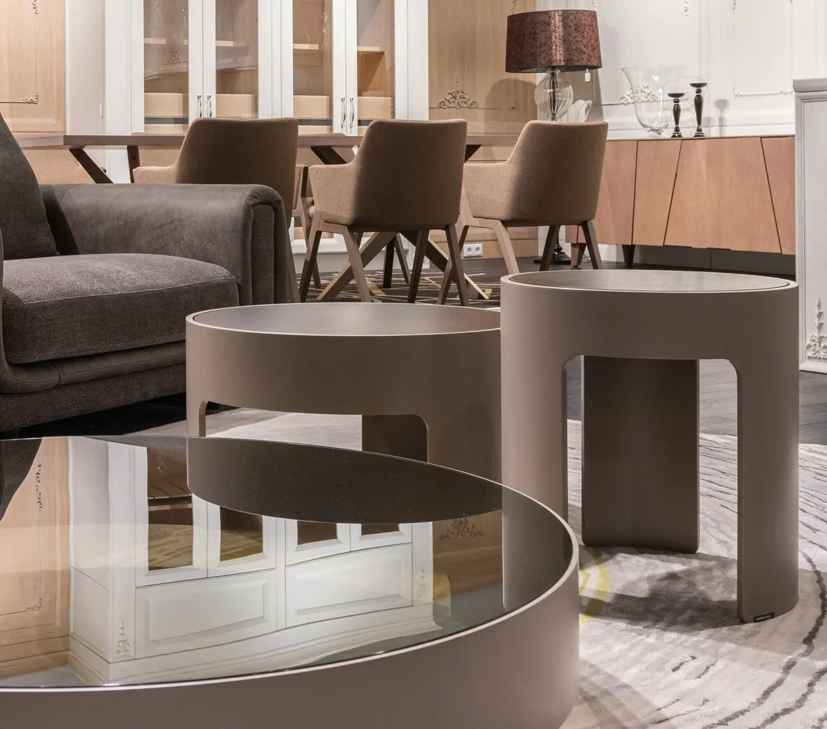 Round vs Rectangular Oak Tables: Which Fits Your Dining Space?